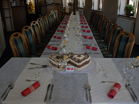Banquet table