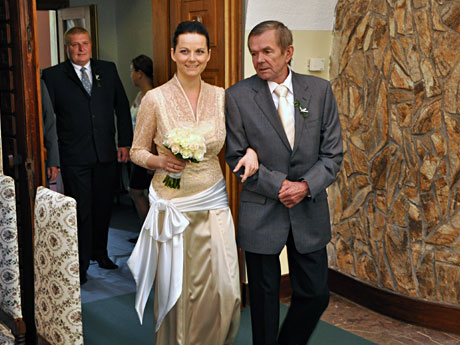 Witness Tom, bride with father Jiri